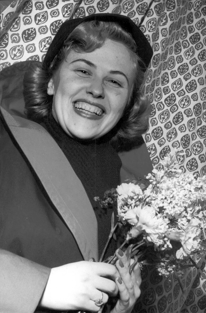 Bibi Johns lämnar Göteborg med M/S Gripsholm för USA, 21 november 1951.