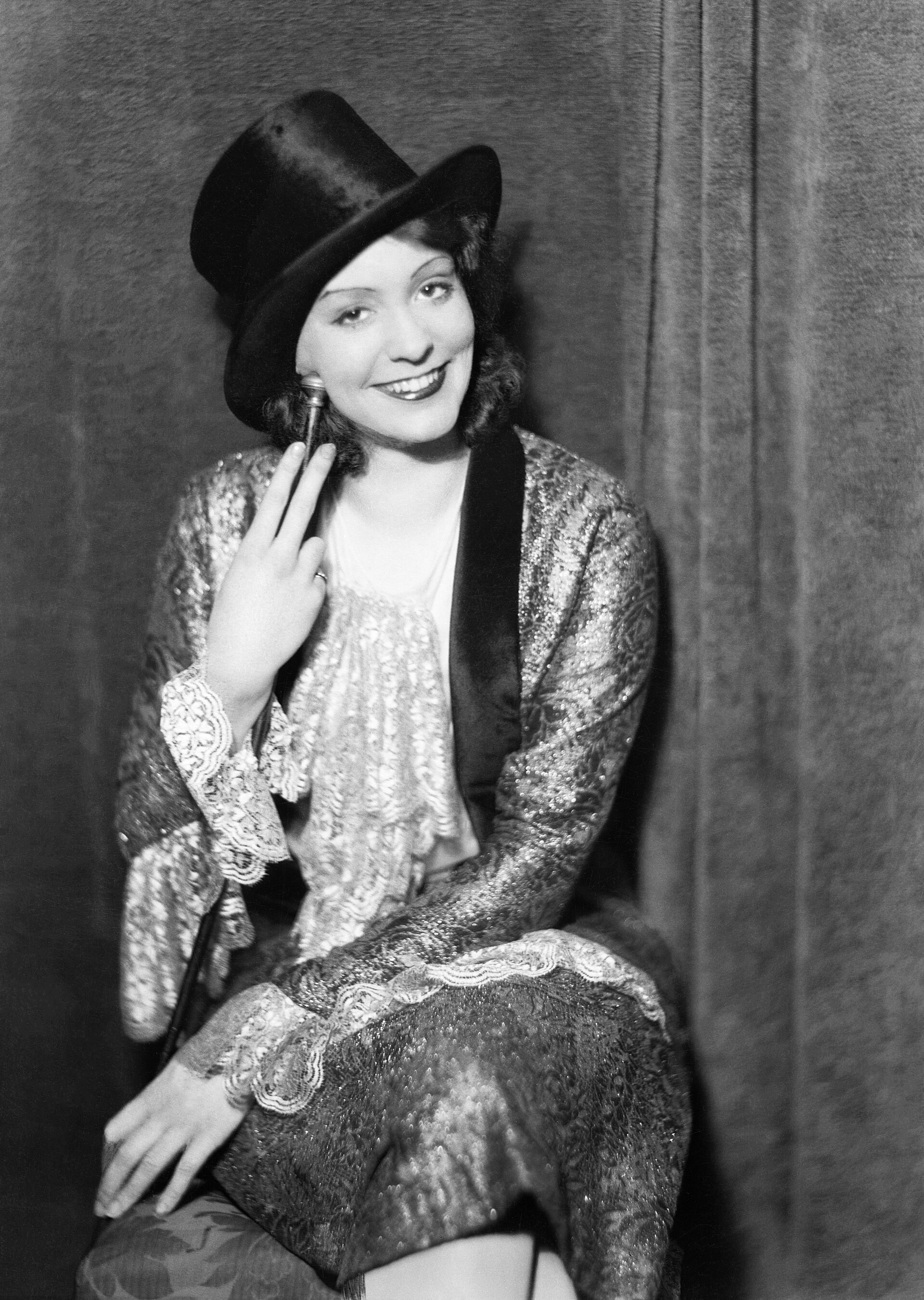 Zarah Leander i ett ateljéporträtt, fotograferat någon gång 1925–1941.