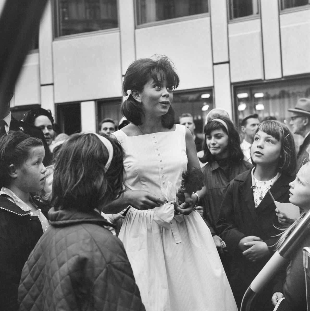 Wencke Myhre vid öppningen av Vikaterrassen i Oslo, 1964.